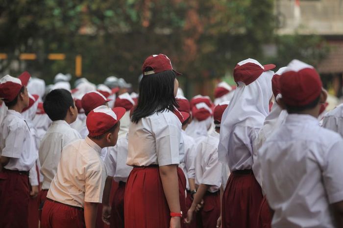 4 Jenis Seragam Sekolah Terbaru Yang Ditetapkan Nadiem Makarim - Sonora.id