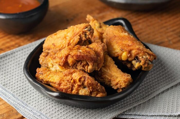 Ayam Goreng Tepung Krispi yang Siap Disajikan di Kecamatan Kota