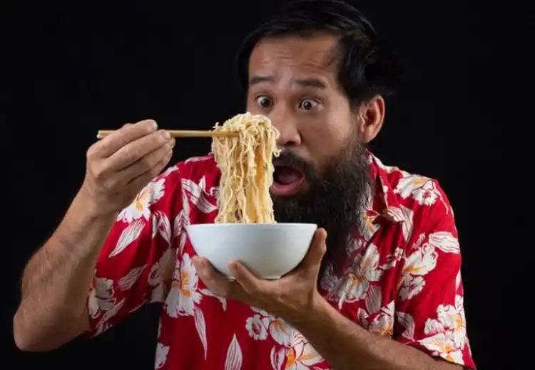 Jalan Ninja Anak Kos, Bolehkah Makan Mi Instan saat Sahur?