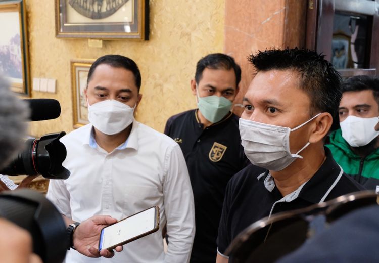Wali Kota Surabaya Sampaikan Permintaan Maaf ke Bupati Sidoarjo Atas Kericuhan Suporter
