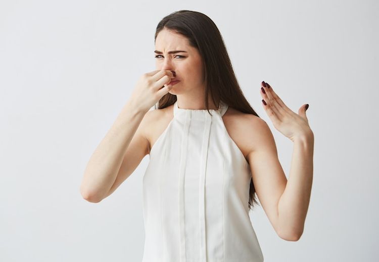 8 Penyebab Keputihan Bau, Normal atau Justru Jadi Tanda Penyakit?