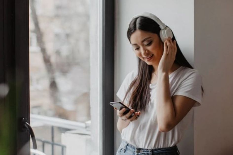Dengar Lagu saat Bad Mood, Efektifkah? Ini Kata Master Trainer