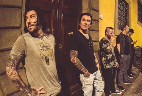Lirik Lagu Dear God By Avenged Sevenfold Lengkap Dengan Video Klip Sonora Id Lirik Lagu Dear God By Avenged Sevenfold Lengkap Dengan Video Klip Sonora Id