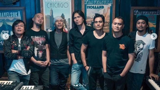 Lirik Dan Chord Dewi Milik Grup Band Dewa 19 Dewi Kaulah Hidupku Sonora Id