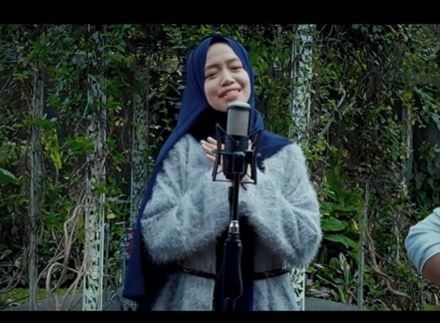 Lirik Lagu Sholawat Latin Dan Arab Hayyul Hadi Penenang Hati Sonora Id