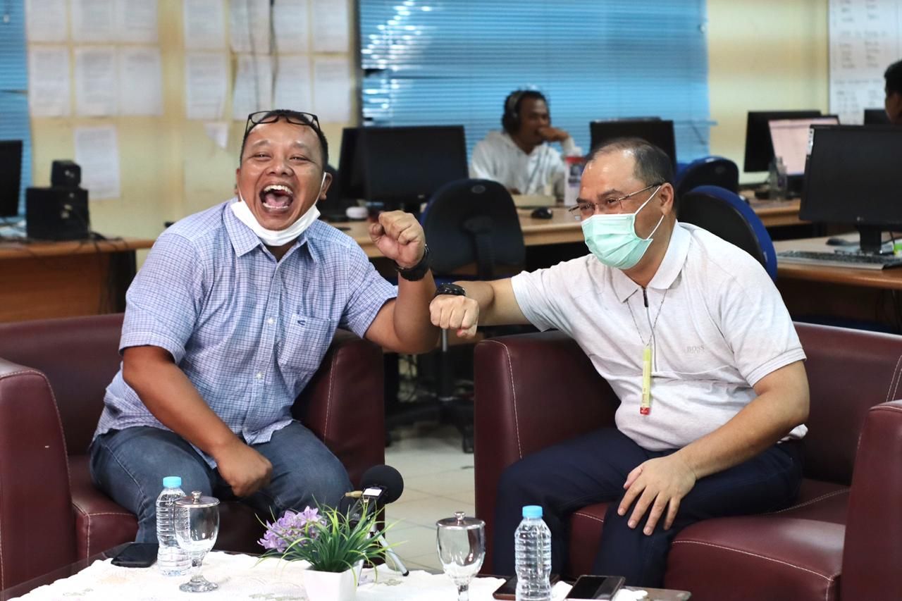 Gubernur Erzaldi  berbagi pengalaman keberhasilannya bersama gugus tugas dan para relawan yang bekerja keras menekan kasus Covid-19, saat berkunjung ke Bangka Pos, Rabu (1/7/20).