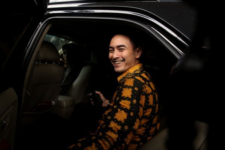 Mantan artis peran dan Mantan Gubernur Provinsi Jambi, Zumi Zola