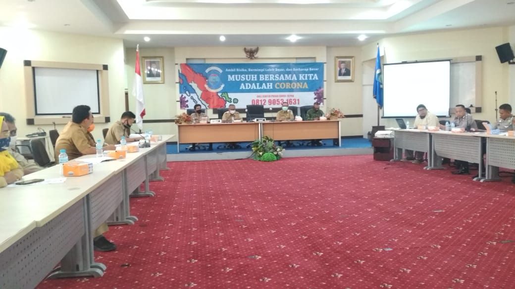  Pemerintah Kota Pangkalpinang melalui Badan Kesatuan Bangsa dan Politik (Kesbangpol) menggelar rapat pembentukan Panitia HUT RI di Operation Room (OR) Gedung Tudung Saji Kota Pangkalpinang, Selasa (7/7/20).