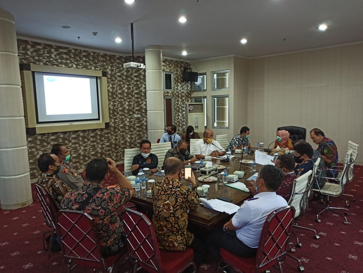 Sekretaris Daerah Kota Pangkalpinang, Radmida Dawam memimpin Rapat Koordinasi Tim Pengendalian Inflasi Daerah (TPID) Kota Pangkalpinang, di Ruang Rapat Lt.2 Kantor Walikota Pangkalpinang Kamis (9/7/20).