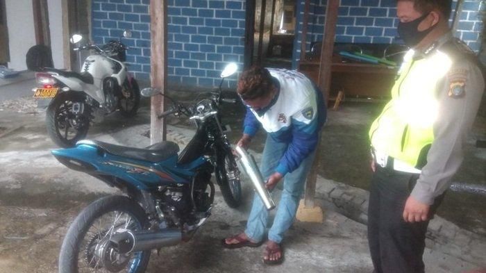 Pengendara yang nekat menggunakan kenalpot racing, kendati sebelumnya Sat Lantas Polres Bangka Barat, gencar melakukan penindakan.