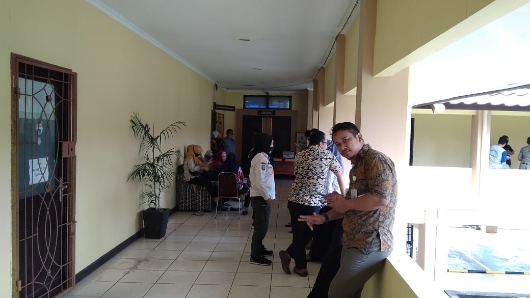 Suasana pagi saat ASN dan honorer sekretariat DPRD Babel mengetahui kondisi ruangan,Kamis ( 23/07/20).