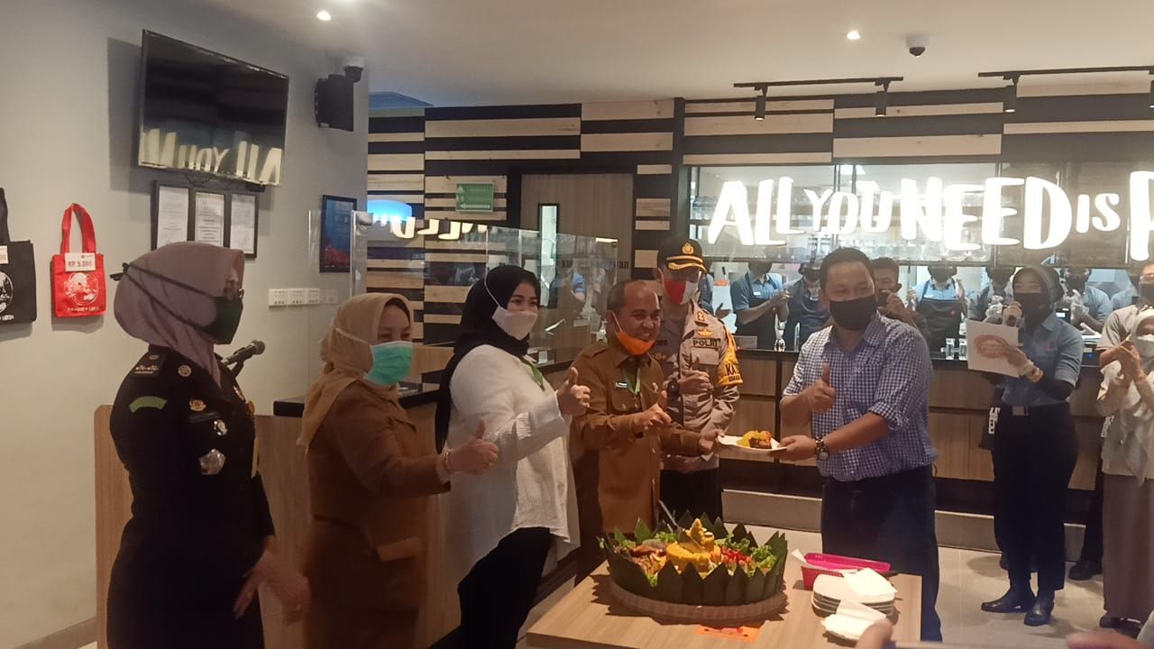 Walikota Pangkalpinang, Maulan Aklil menghadiri Grand Opening Pizza Hut Pangkapinang, Senin (27/7/20) di Eks Gedung Hamidah Kota Pangkalpinang Jenderal Sudirman Kel. Opas indah Kec. Tamansari Kota Pangkalpinang