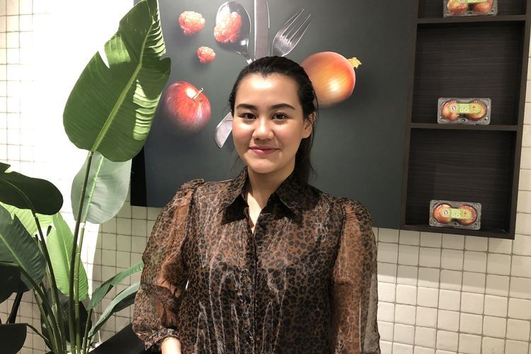 Penyanyi sekaligus putri mendiang Adjie Massaid