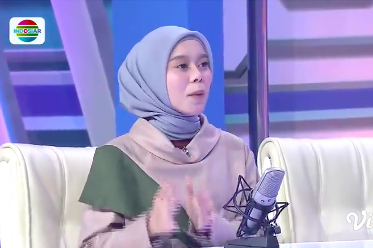 Penyanyi dangdut Lesty Kejora