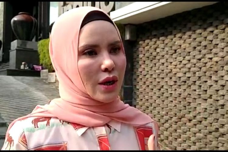 Penyanyi Angel Lelga saat ditemui di kawasan Pondok Indah, Jakarta Selatan, Rabu (8/7/2020)