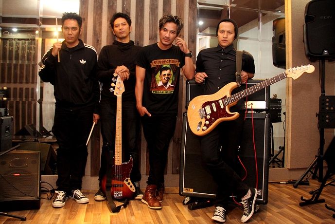 Lirik Lagu dan Kunci Gitar Marvells - Lagi Bohong (Chord ...