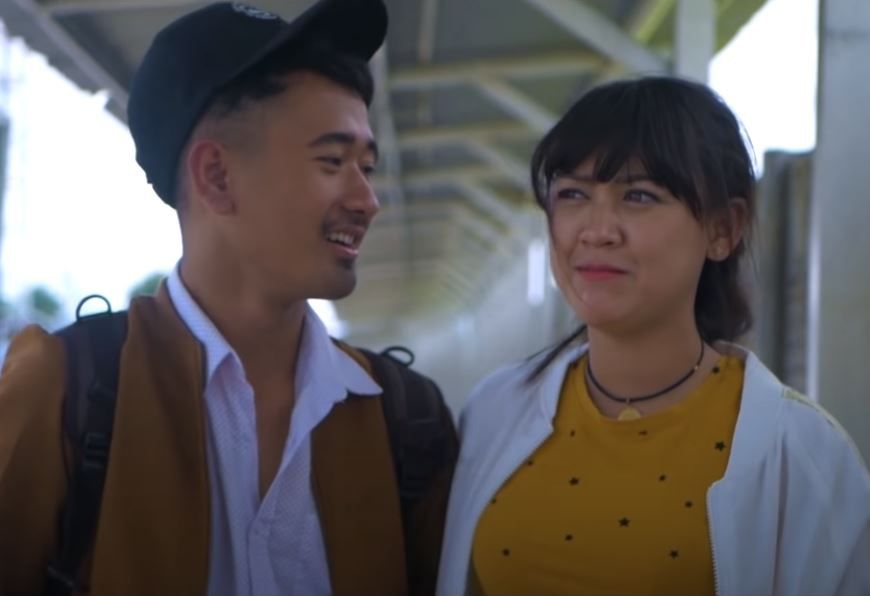 Lirik Lagu Lewat Angin Wengi Milik Happy Asmara Lengkap Dengan Artinya Sonora Id