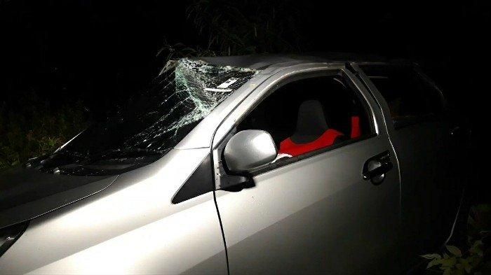 Mobil masuk ke tepian Jalan Teluk Bayur, tepat di Jabatan Sungai Teluk Bayur, kedalaman 7 meter, Selasa (8/9/2020) malam.