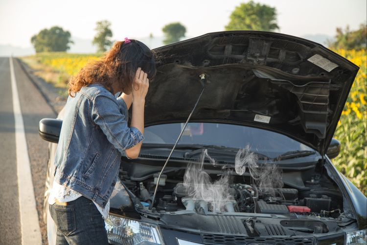 Ilustrasi mesin mobil overheat (SHUTTERSTOCK)  