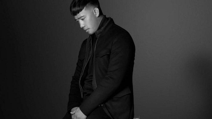 Ruri Wantogia yang baru saja merilis single secara solo berjudul Selalu Salah 