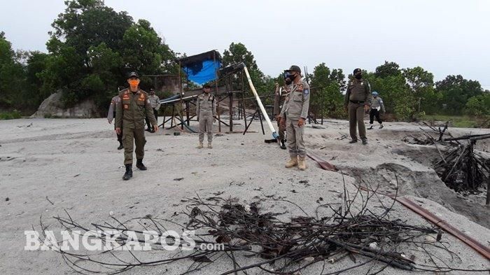 Tim gabungan saat razia aktifitas tambang di Sungailiat Bangka, Senin (12/102020)