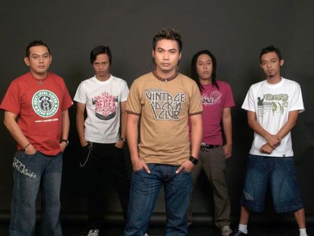 Lirik Lagu dan Kunci Gitar 'Naff - Terendap Laraku' - bangka.sonora.id