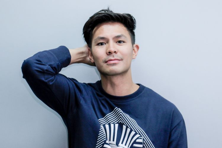 Fero Walandouw berpose saat media visit di Kompas.com, Gedung Kompas Gramedia, Palmerah, Jakarta, Rabu (25/4/2018). Mereka beradu akting di film terbaru berjudul Ananta yang tayang pada 3 Mei 2018.