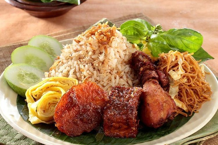 lustrasi nasi ulam.   