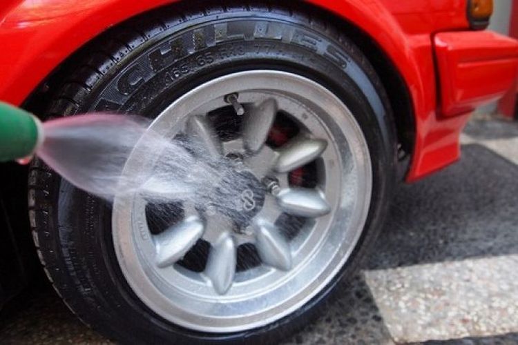 Cuci pelek mobil (gridoto.com)  