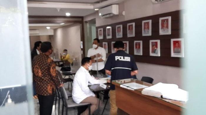 Michael Yukinobu de Fretes alias MYD alias Nobu, tiba di Gedung Krimsus Polda Metro Jaya sekira pukul 10 WIB. 