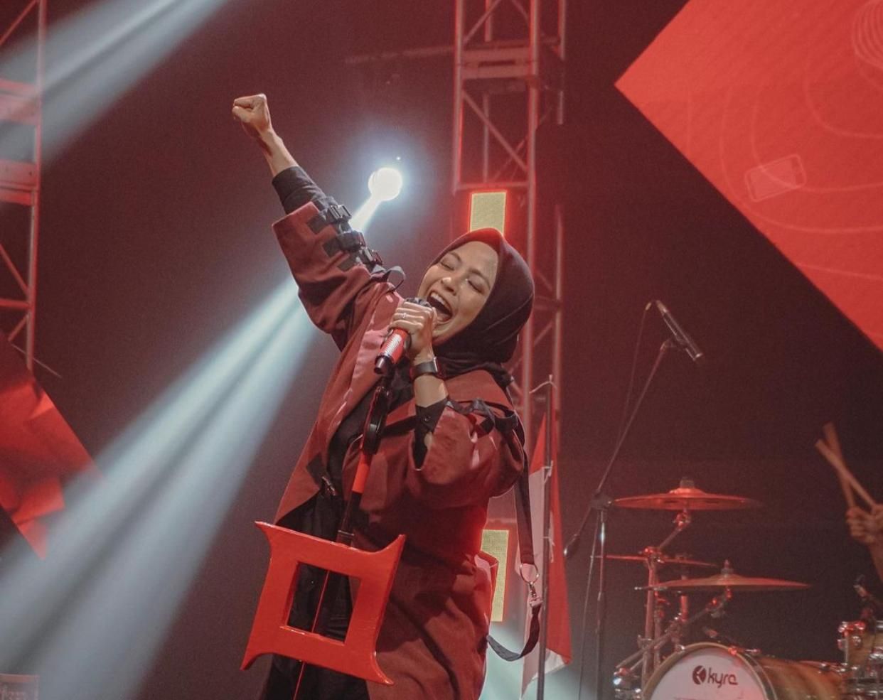 Lirik Lagu Sendiri yang Dibawakan oleh Indah Yastami dan Tantri Kotak -  Sonora.id