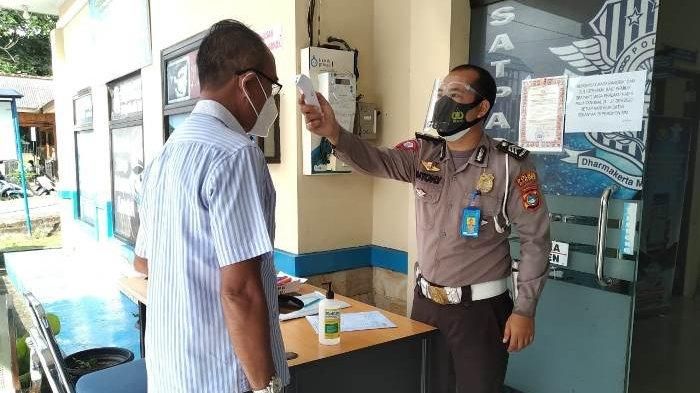 Satlantas Polres Bangka tetap membuka pelayanan pembuatan atau perpanjangan Surat Izin Mengemudi (SIM) bagi masyarakat.