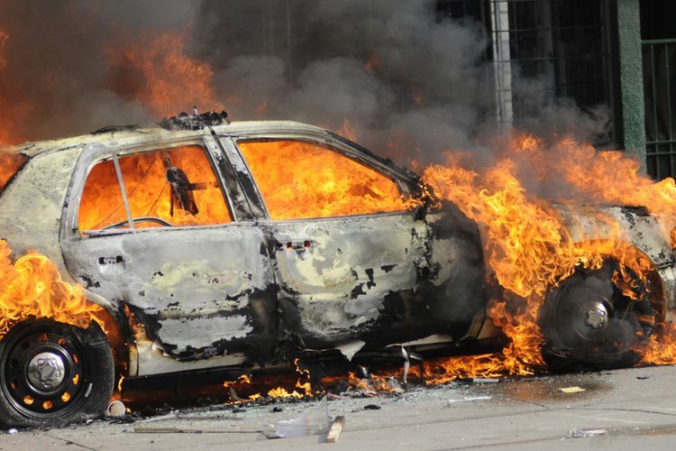 Ilustrasi mobil terbakar (howkenya.com)  