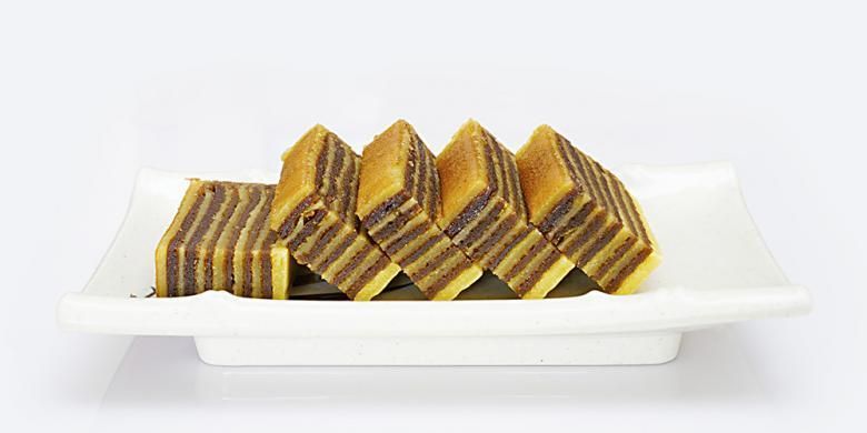Lapis legit, salah satu kue tradisional Indonesia. 