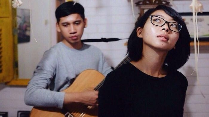 Berikut chord gitar lagu Sampai Jadi Debu yang dipopulerkan oleh Banda Neira. 