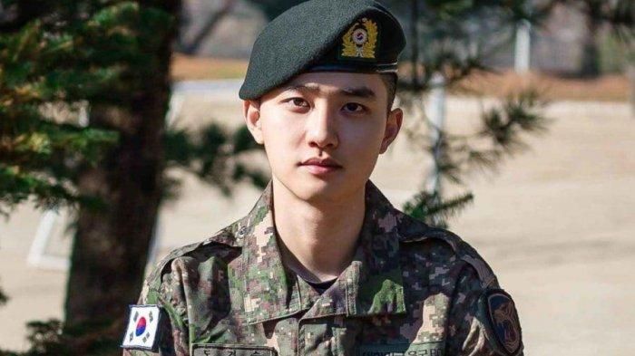 Anggota idol Kpop EXO, Do Kyung Soo atau lebih dikenal D.O telah menyelesaikan wajib militernya pada Senin (25/1/2021). 