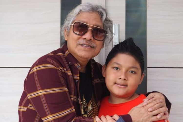 cipta lagu anak Mamo Agil dan cucunya, Andrew.