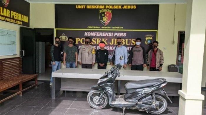 amal Rajab Saputra (20 ) terduga otak dari penggelapan dan pencurian sepeda motor milik Melysa (35) warga Desa Sungai buluh Kecamatan Jebus, Kabupaten Bangka Barat