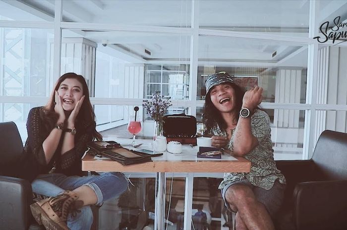 Cuplikan video YouTube Sarah Saputri bareng Kaka 'Slank'