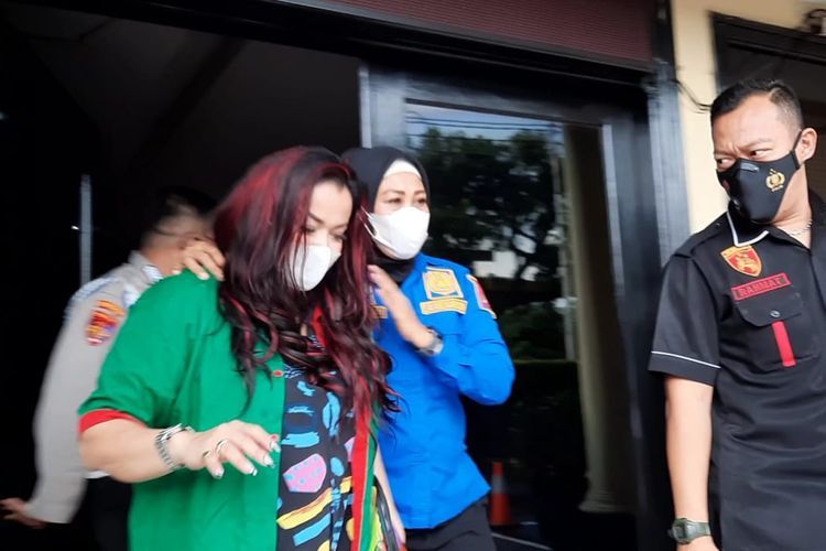 Tersangka Jennifer Jill di Polres Jakarta Barat, Kamis (18/2/2021).