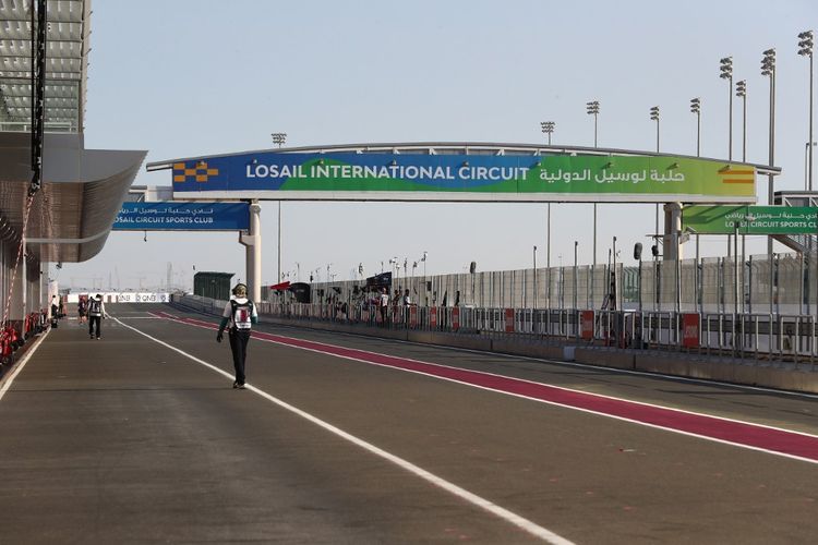 MotoGP Qatar 2020 berjalan tanpa digelarnya kelas MotoGP karena wabah virus Corona.. (Photo by KARIM JAAFAR / AFP)(KARIM JAAFAR)  