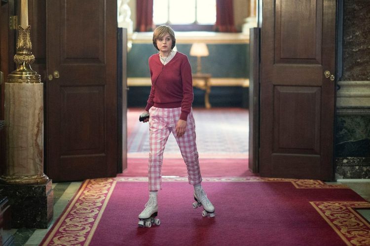 Putri Diana muda yang diperankan oleh Emma Corrin dalam serial The Crown season 4. 