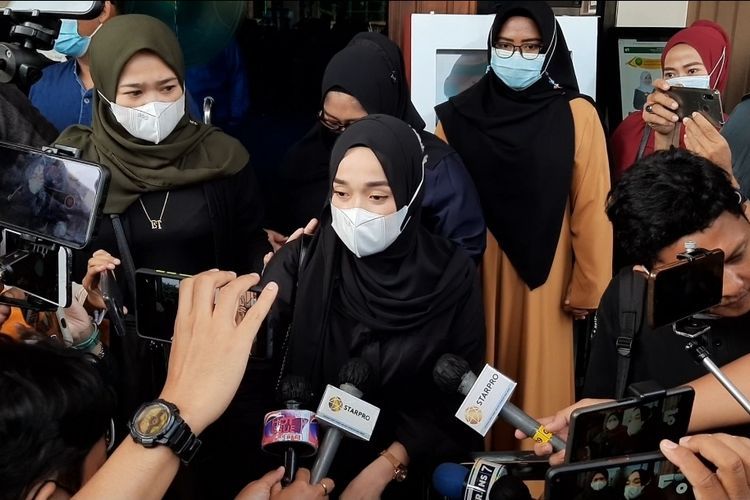 Ririe Fairuz, istri Ayus Sabyan, menghadiri sidang perceraian dengan agenda mediasi di PA Jakarta Utara, Rabu (3/3/2021). 