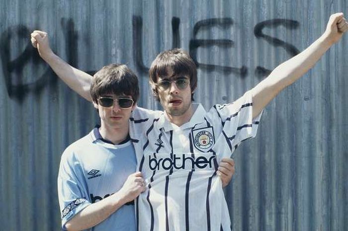 Noel Gallagher sumbang gitar bertandatangan bantu kru musik