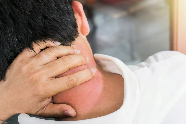 Anda Harus Tahu 5 Penyebab Sakit Leher dan Cara Mengatasinya - bangka