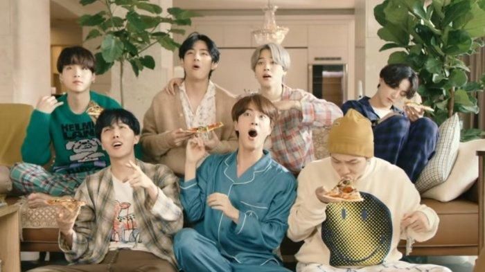 Cuplikan video klip Life Goes On BTS