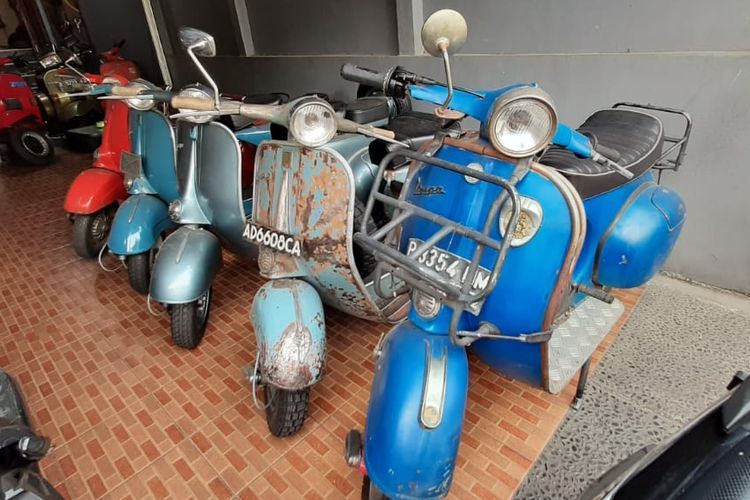 Deretan Vespa klasik yang akan direstorasi di Jadul's Scooter Garage. (Kompas.com/Donny)  