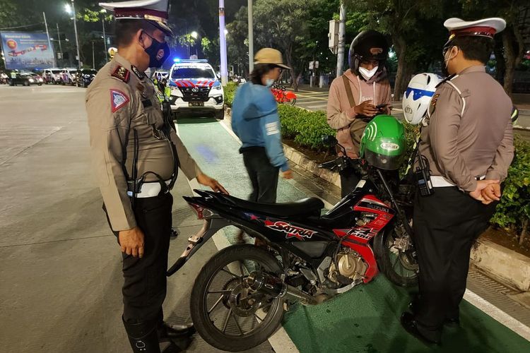 Razia knalpot bising (Foto: Twitter TMC Polda Metro Jaya) 