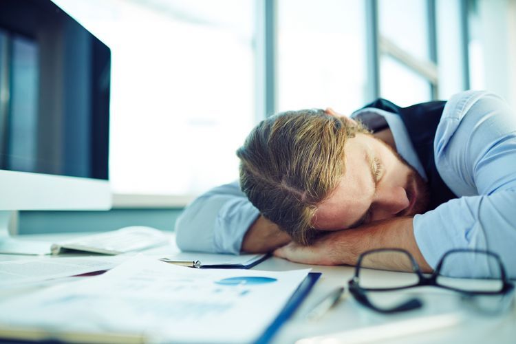 Ilustrasi tidur siang di kantor