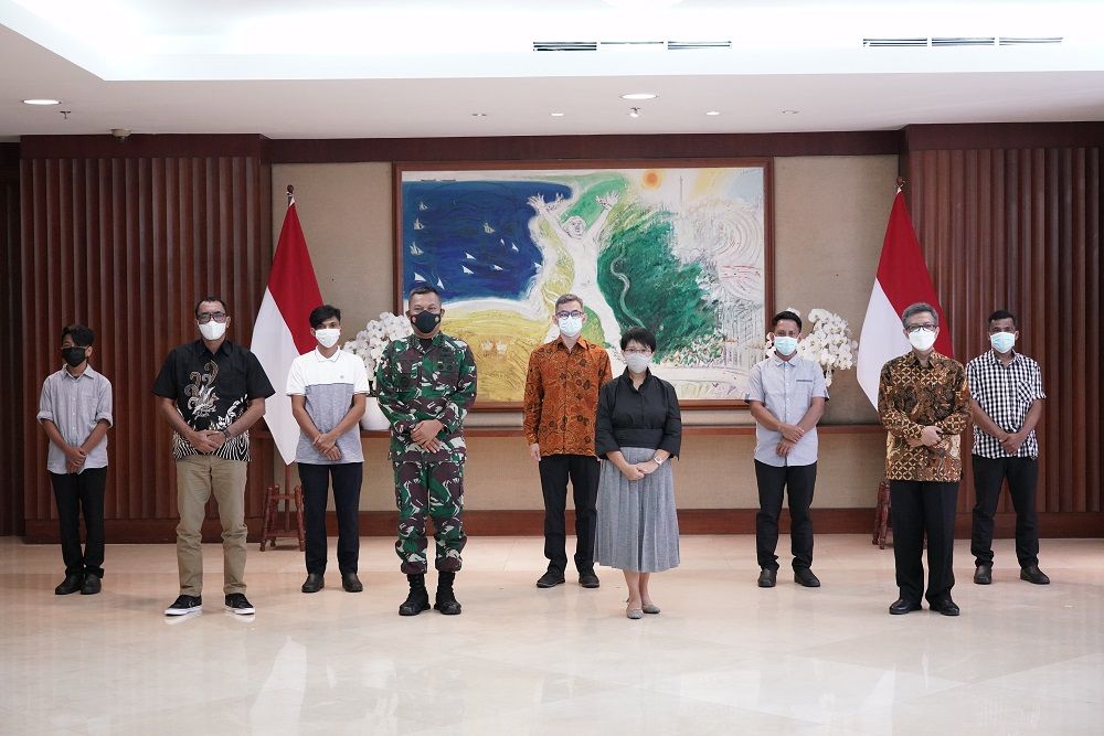Kemlu mengembalikan 4 ABK korban penyanderaan Abu Sayyaf ke keluarga , di Jakarta, Senin (05/04/2021).
